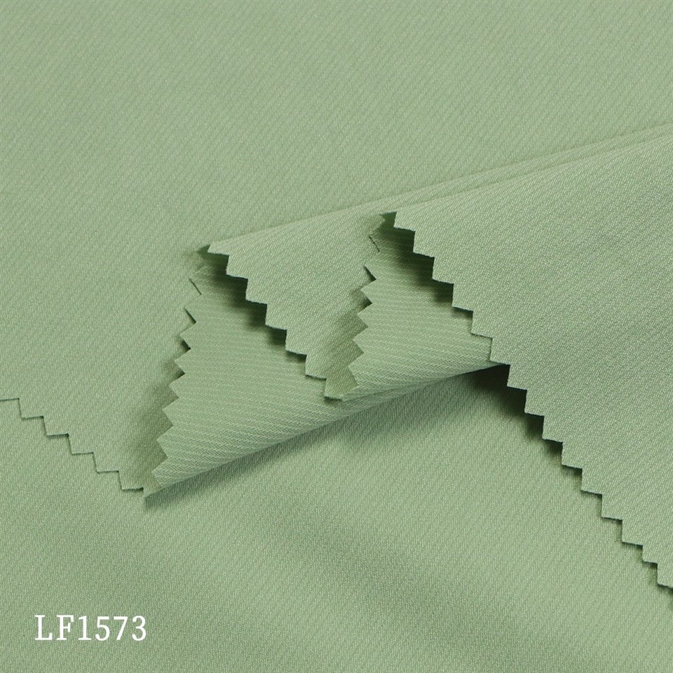 Tenceli- ja Cupro-sarnane veniv kangas 2 1 Twill
